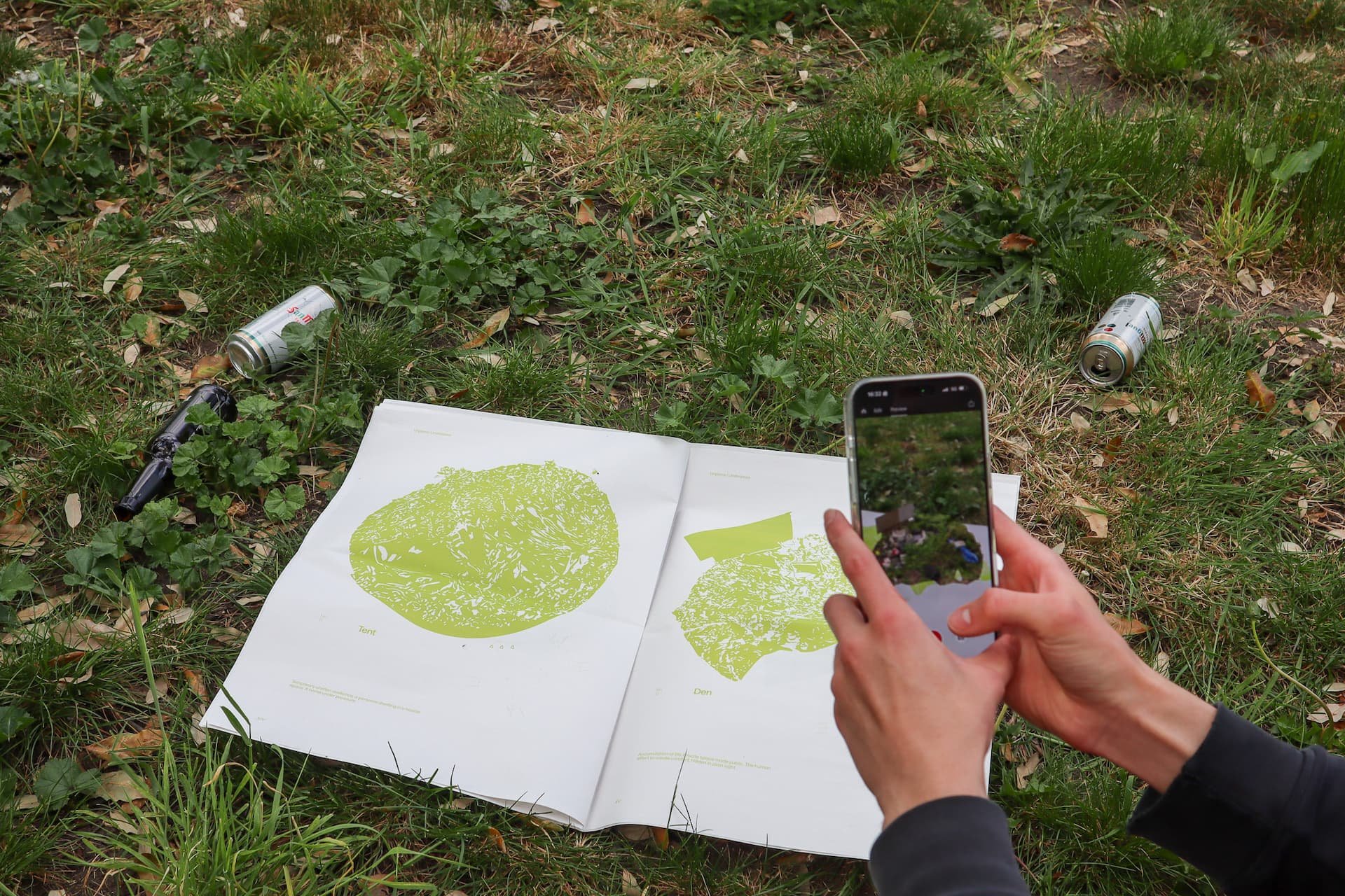 Augmented Reality reveals the objects’ details and deeper meaning.