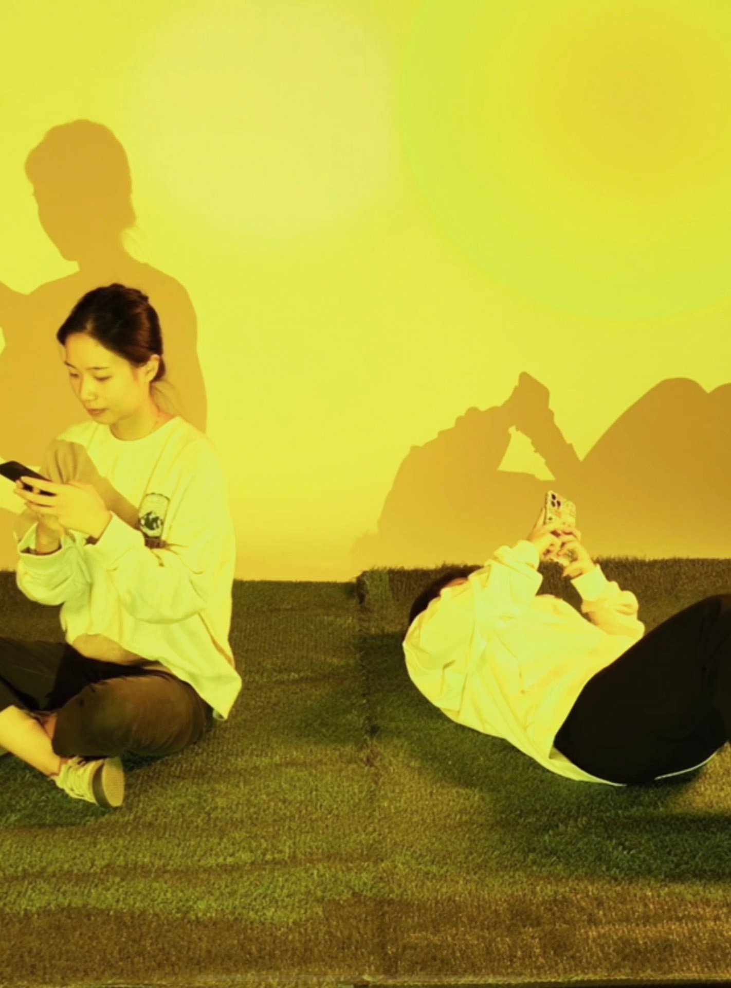 The light of the space will be the orange of the sun, because the sun always controls people's daily routine, and the light of the sun in this space will not go out, which also means that people in this game will not rest.
