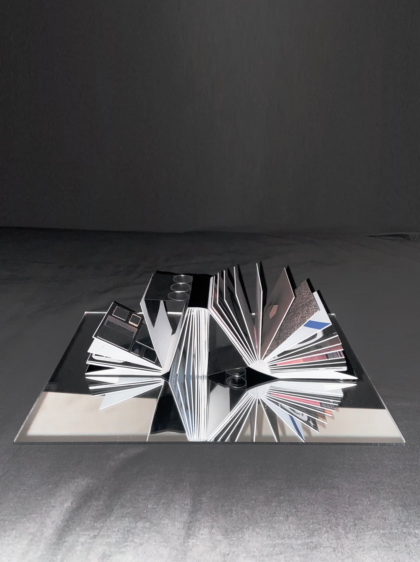 The way different chapters are bound in different directions refers to the ‘reflection’ of each part of the book.